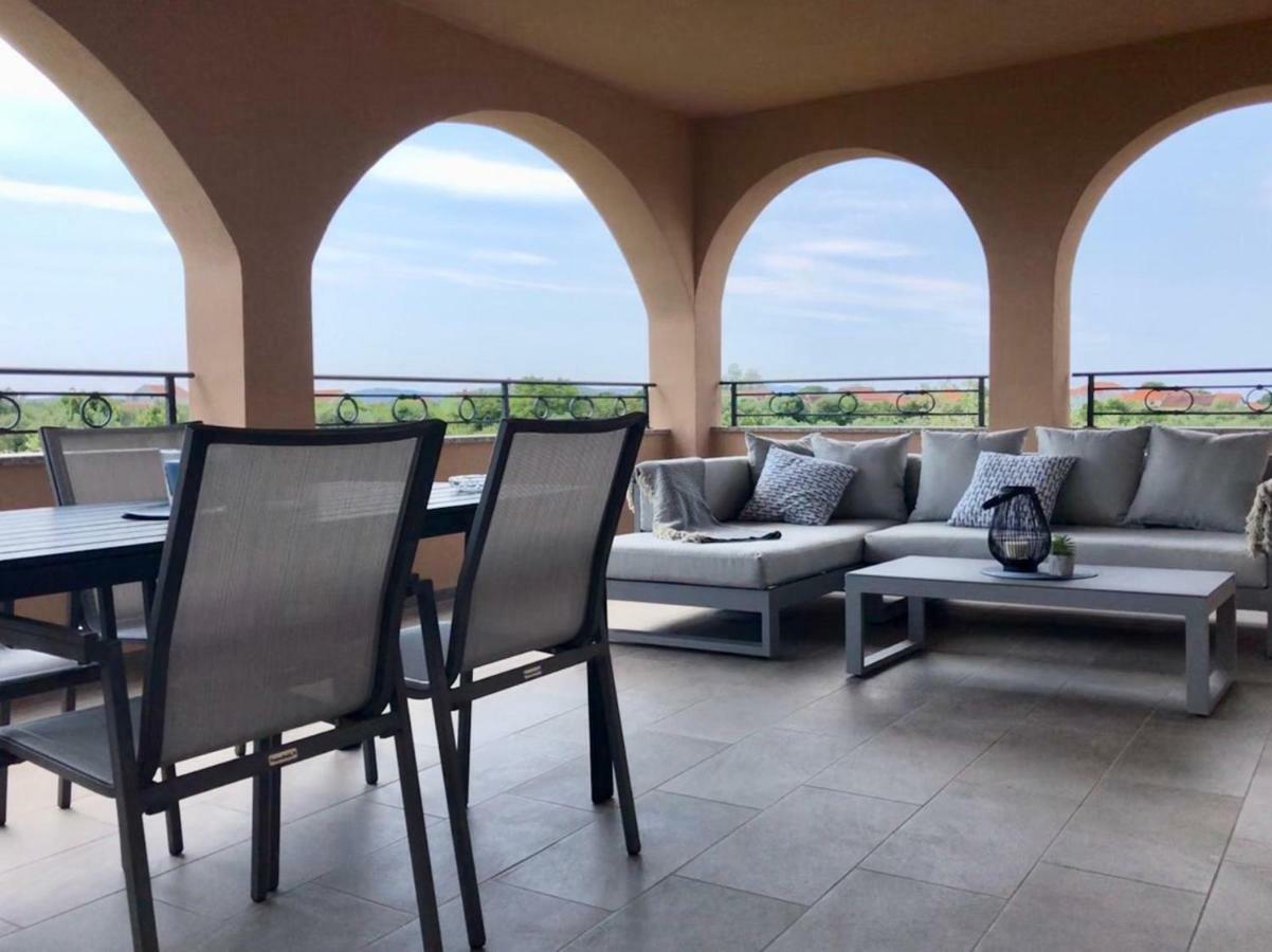 Luxury Apartments Garden Sukosan Luaran gambar